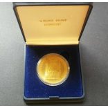 Hollandia II. Vilmos gróf sárgaréz emlékérem, eredeti dísztokban