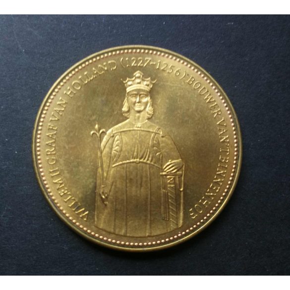 Hollandia II. Vilmos gróf sárgaréz emlékérem, eredeti dísztokban