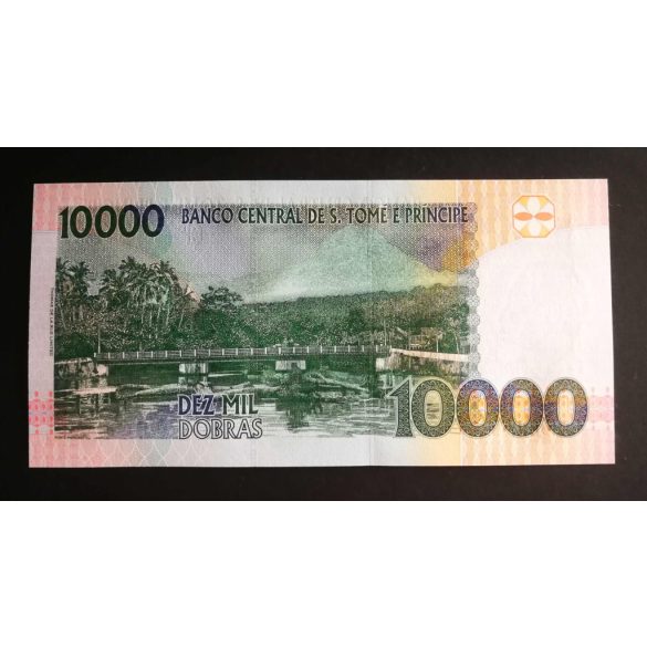 Sao Tome and Principe 10000 Dobras 2013 UNC 