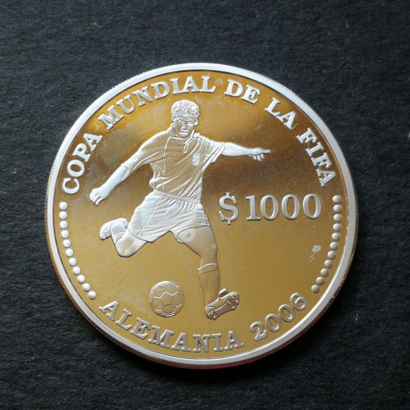 Uruguay 1000 Pesos 2003 ezüst PP - UNICEF Labdarúgó VB emlékérme